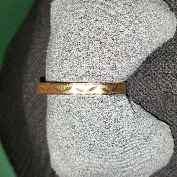 AVON Bangle Bracelet - Picture 4 of 4